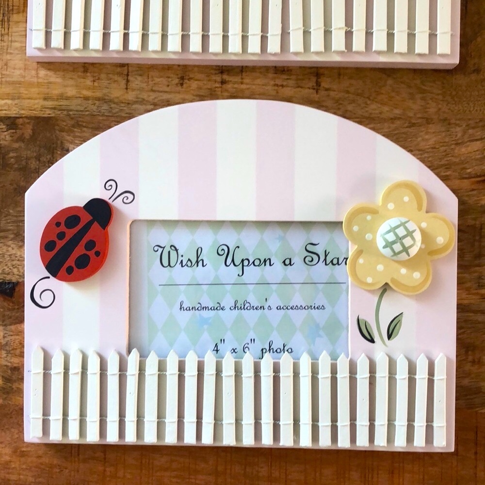 Set of wall hanging picture frames NWT 💕